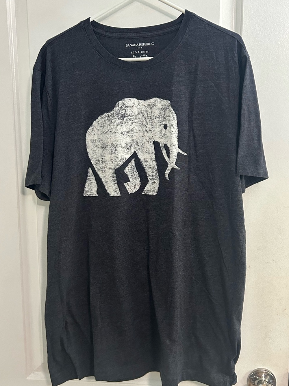 Banana Republic Black Short-Sleeve Tee White Elephant Graphic XL Tall Casual EUC